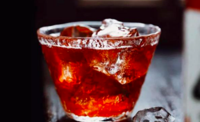 餐饮连锁加盟费用与餐饮品牌之间有何关系？